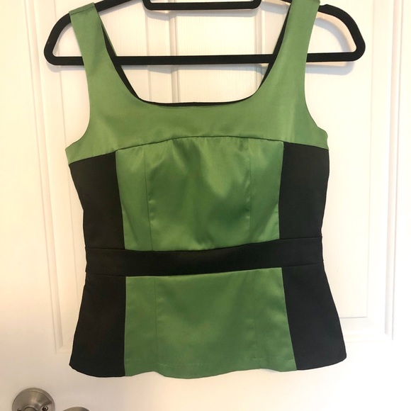 Sleeveless Blouse - Picture 2 of 5